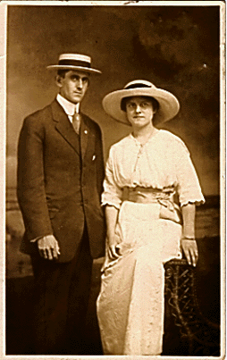 Wilmer E. MOUNT and Anna O. (POULSON) MOUNT, ca. 1915